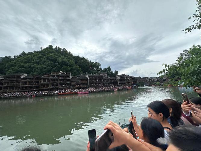 2025新澳门历史开奖查询和凤凰古城百人抢鸭子与凤凰古城百人抢鸭子是真的吗