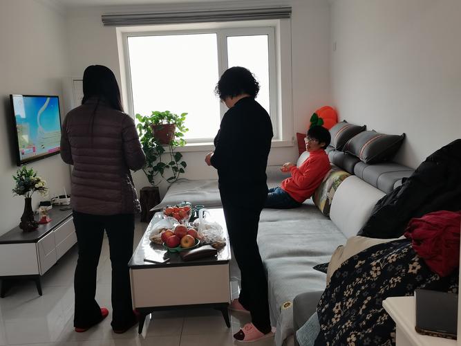 新澳800图库最新版本和养3弟妹女生遭堵门与女孩不堪养活三弟妹压力轻生续