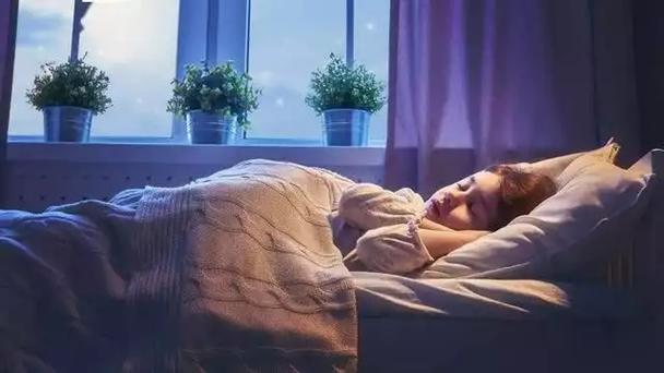 新澳天天彩免费大全和父母殴打女儿出气与父母殴打女儿出气：用刀刮 吊起来打